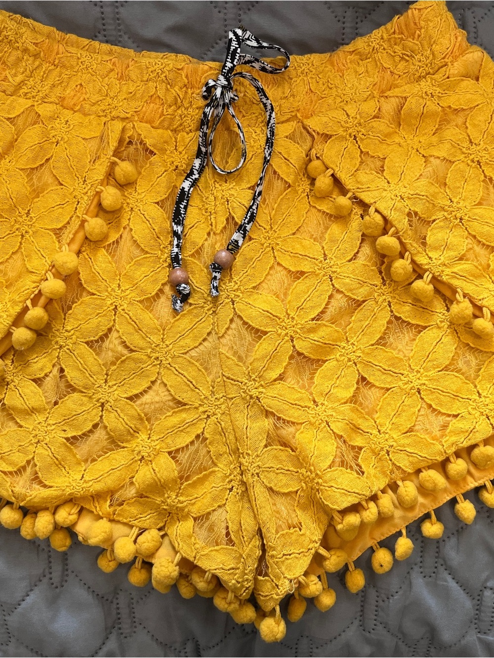 Target Xhilaration Mustard Yellow Lace Pom Pom Curtain Front Boho Shorts Sz S